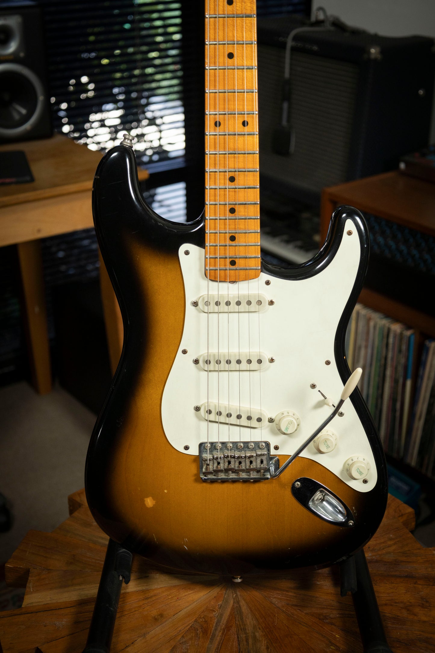 2005 Fender Eric Johnson Stratocaster with Maple Fretboard - 2-Color Sunburst