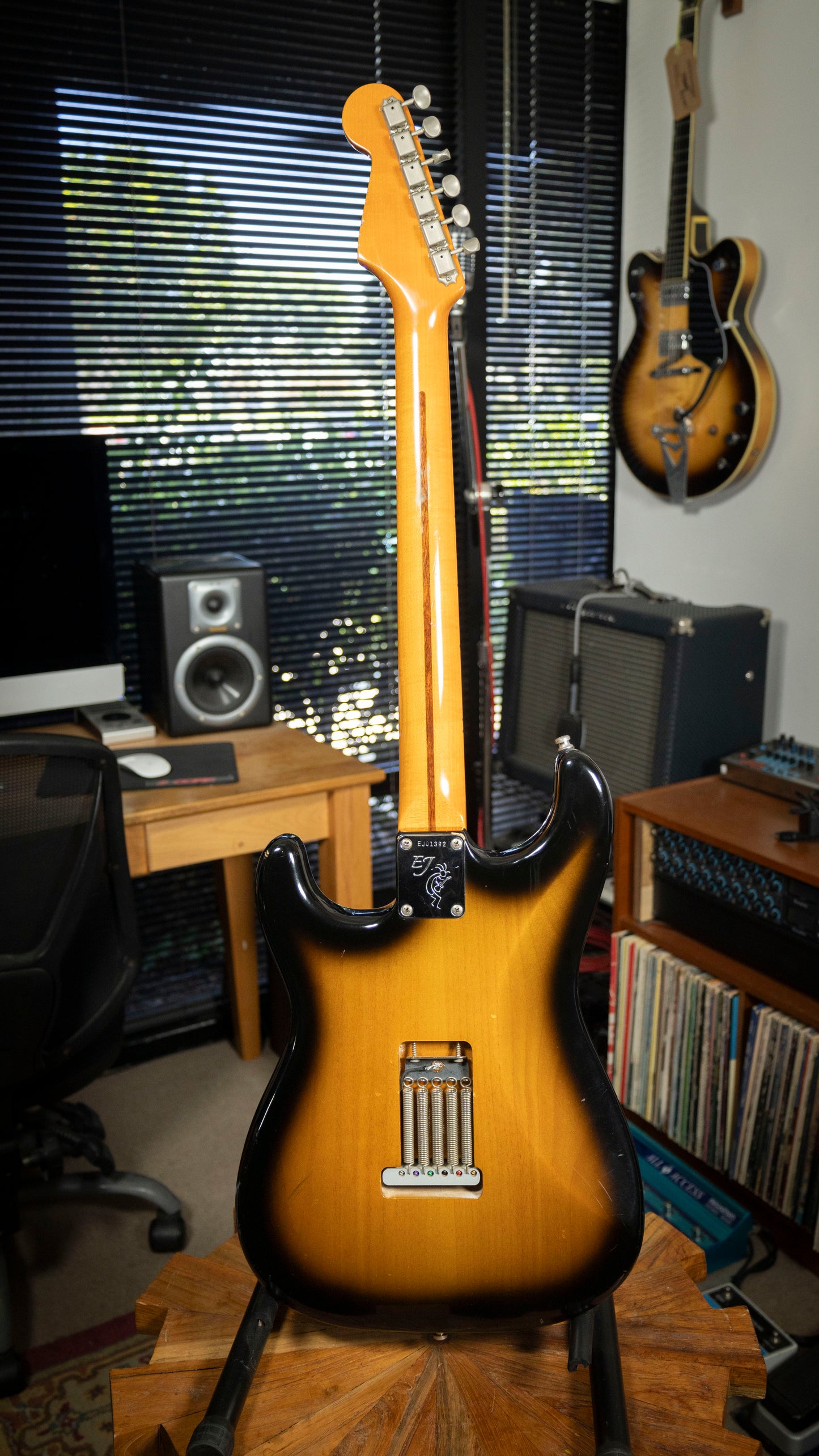 2005 Fender Eric Johnson Stratocaster with Maple Fretboard - 2-Color Sunburst