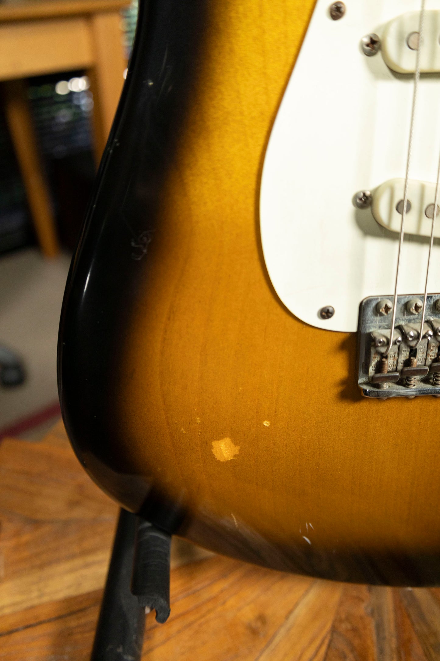 2005 Fender Eric Johnson Stratocaster with Maple Fretboard - 2-Color Sunburst