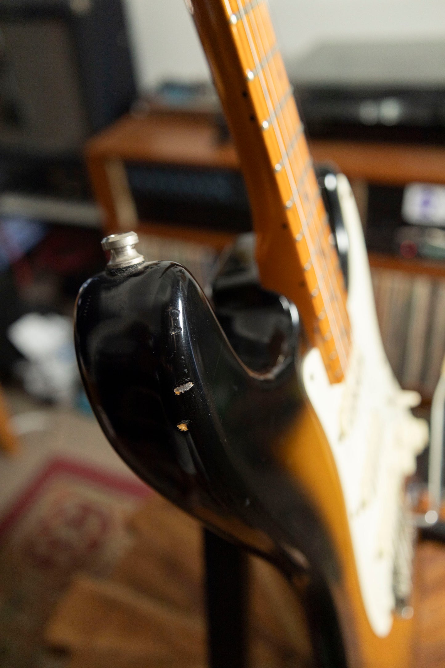 2005 Fender Eric Johnson Stratocaster with Maple Fretboard - 2-Color Sunburst
