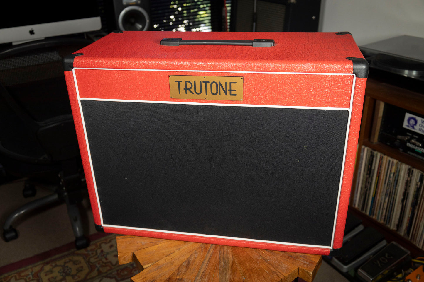 Truetone Speaker Cabinet - Red