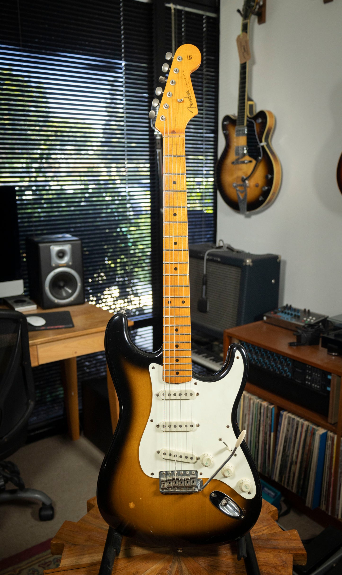 2005 Fender Eric Johnson Stratocaster with Maple Fretboard - 2-Color Sunburst