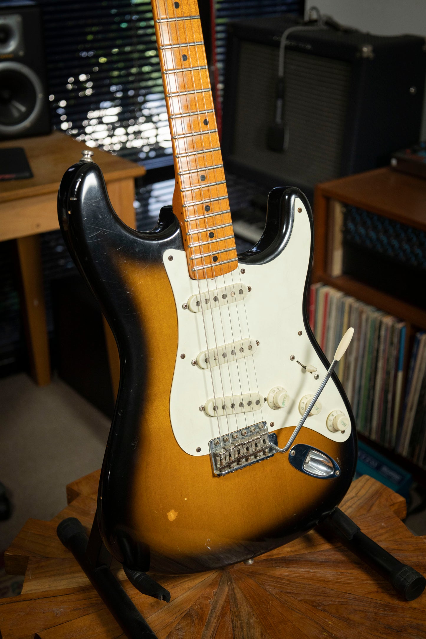 2005 Fender Eric Johnson Stratocaster with Maple Fretboard - 2-Color Sunburst