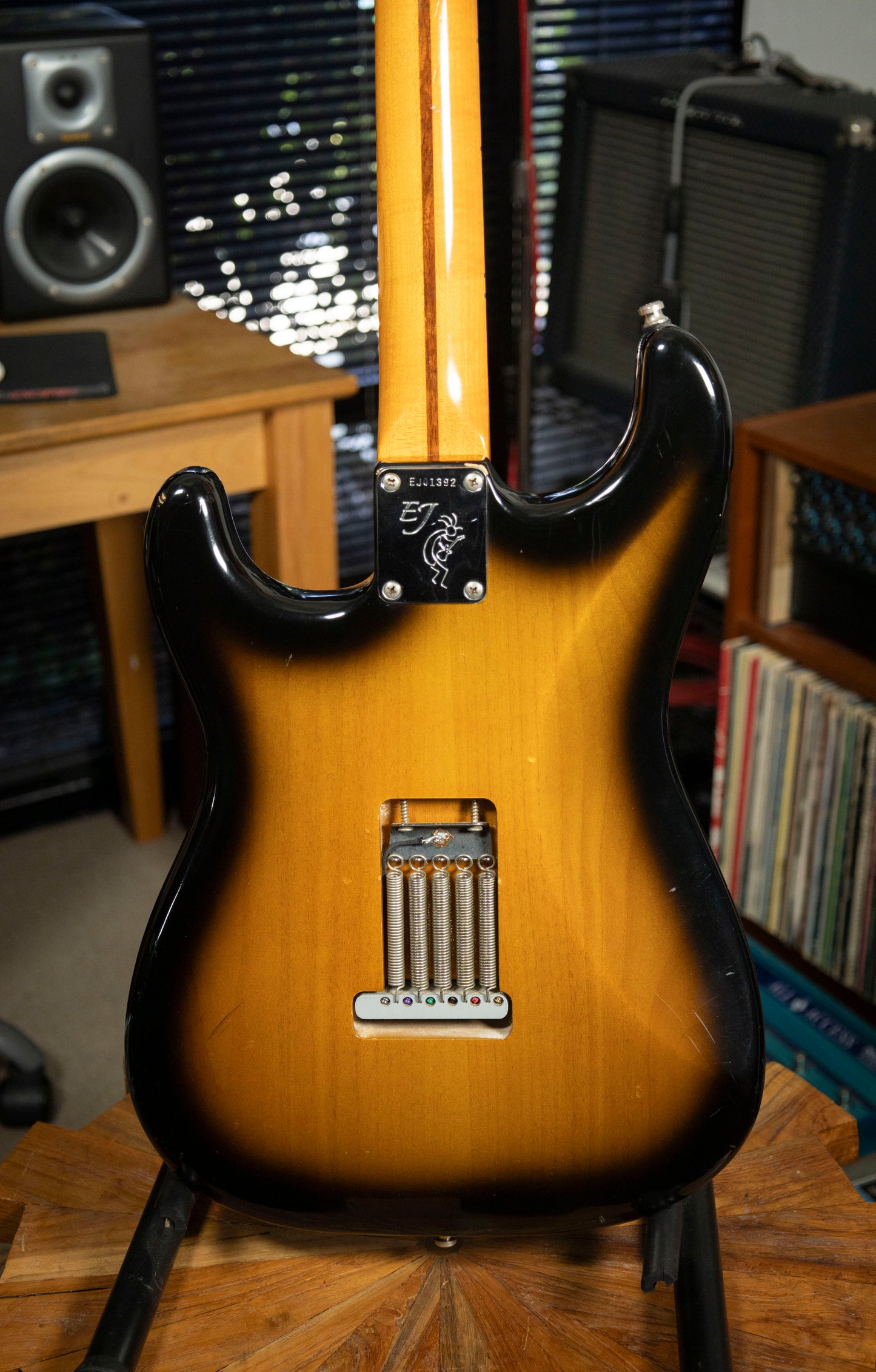 2005 Fender Eric Johnson Stratocaster with Maple Fretboard - 2-Color Sunburst