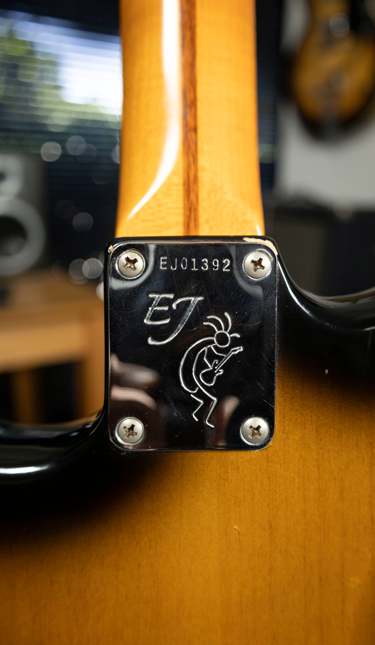 2005 Fender Eric Johnson Stratocaster with Maple Fretboard - 2-Color Sunburst