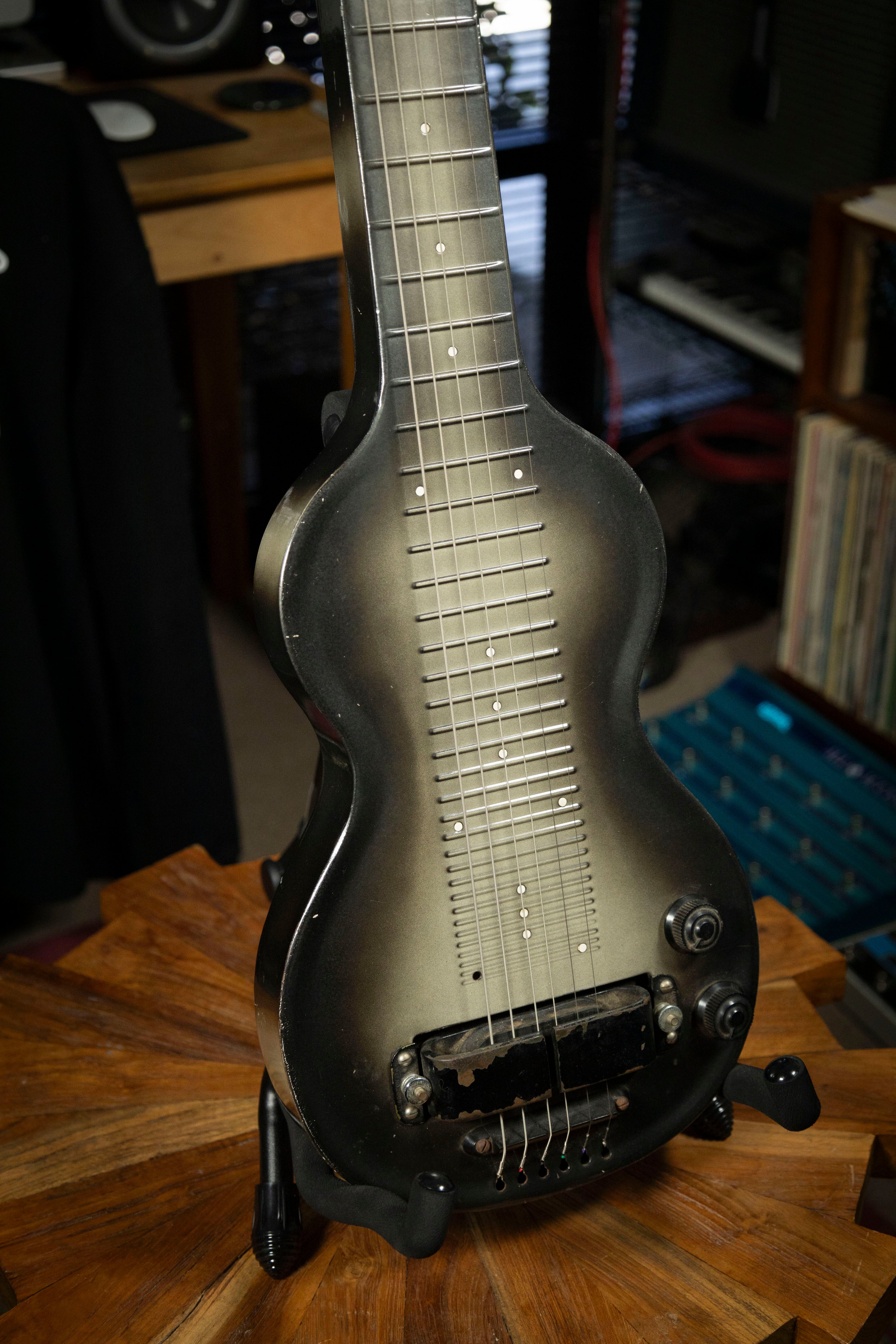 リッケンバッカー　Rickenbacher Electro Model NS Rickenbacker Electro Model NS Lap Steel, 1948 | www.12fret.com